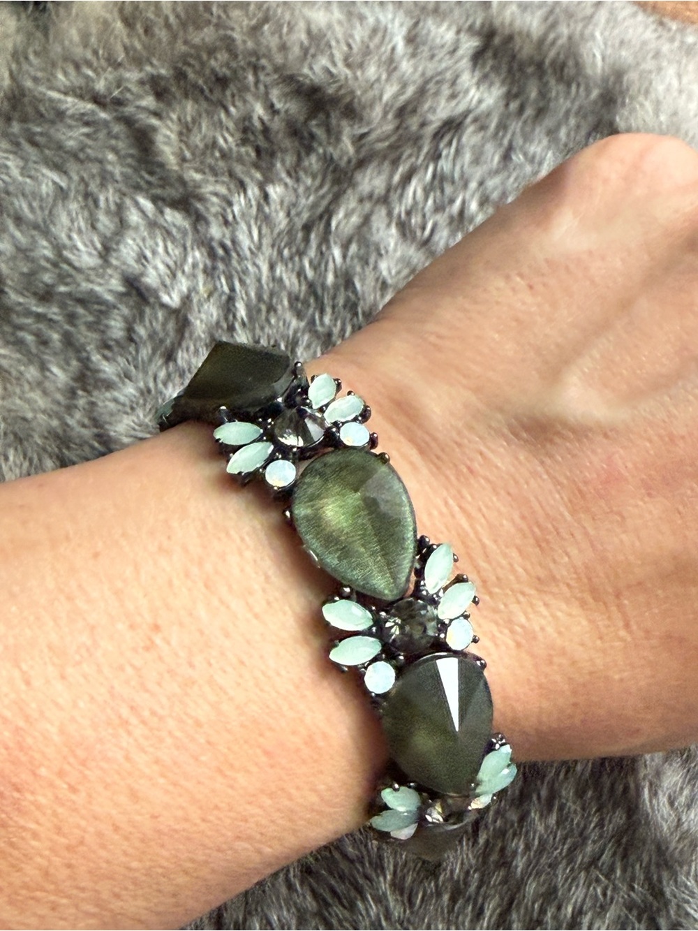 Olive Green Teardrop Crystal Stretch Bracelet from the 90s y2k jewelry boho